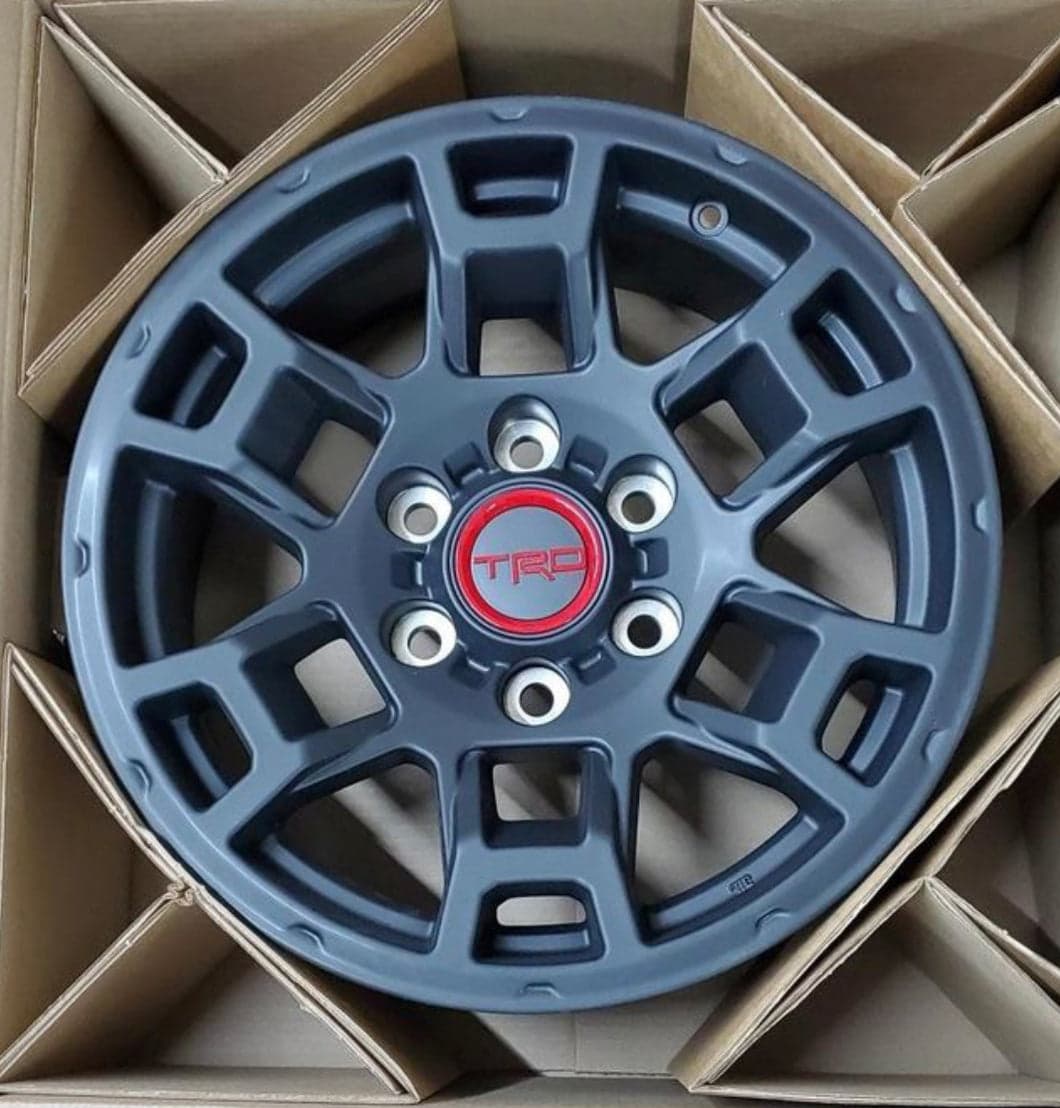 Rines TRD 17" 2021 — negro, incluye tapas